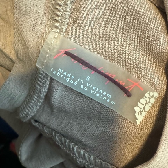 FP Movement Mauve Ruched Short Sleeve Active Top NWOT Size Small - Picture 7 of 7